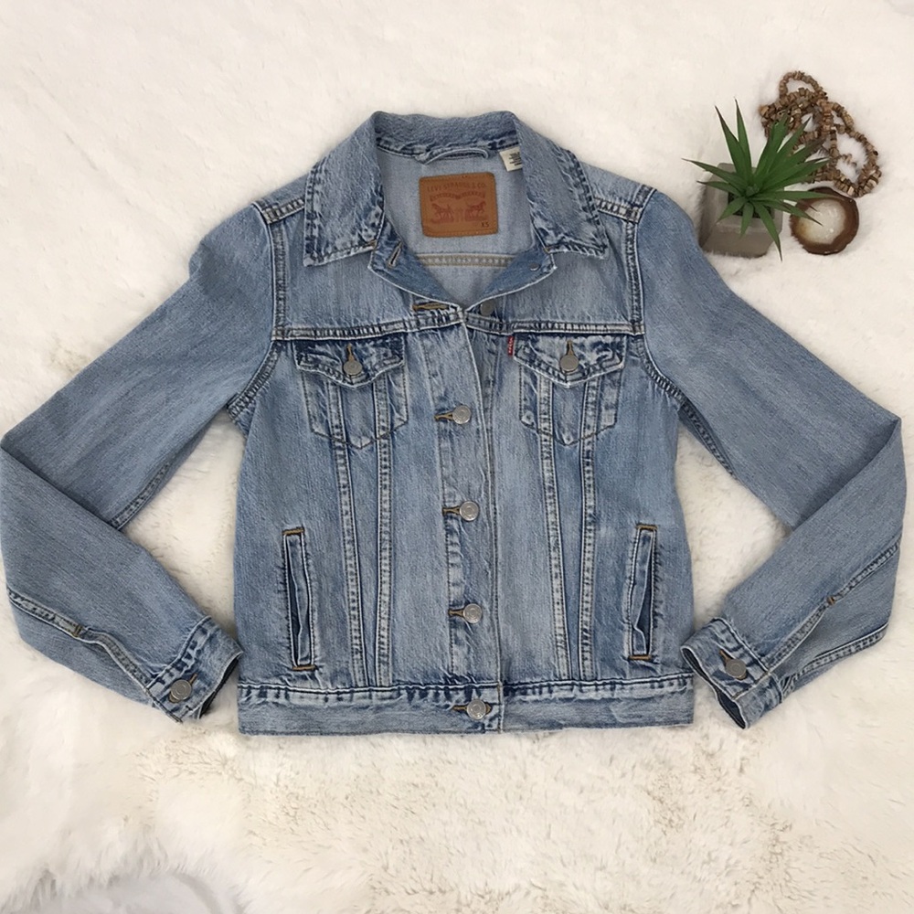 Levi’s vintage looking jean jacket size XS